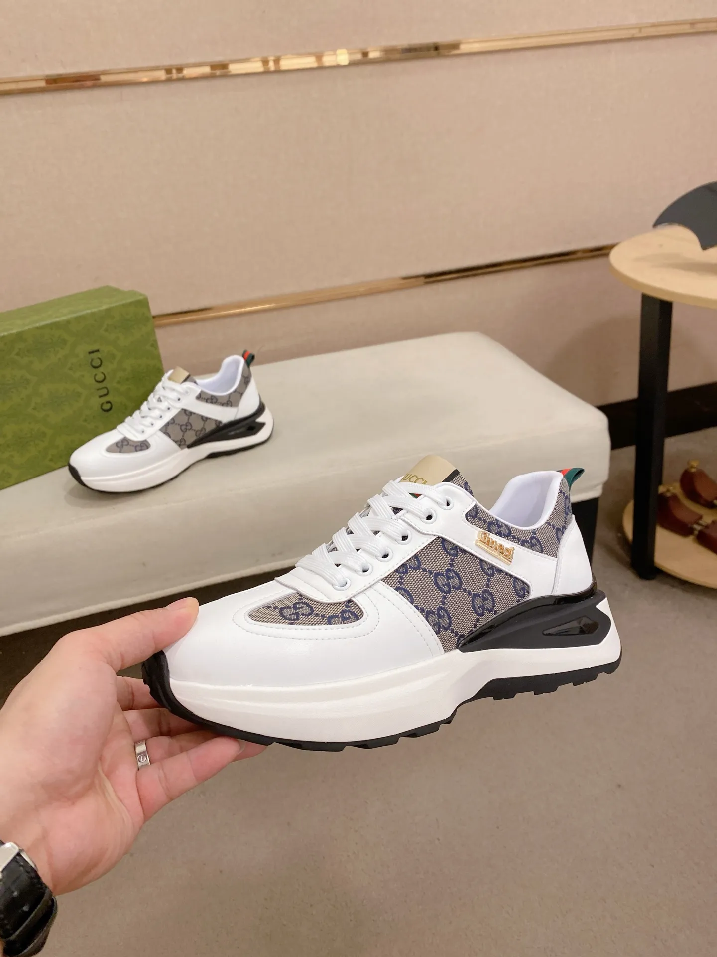 Factory price 462💰New GUCCI (Gucci) counters are launched simultaneously, new men's shoes, 😘fabrics are selected imported cowhide, lining: sheepskin lining. 👍🏿 High-end ☄️ air-cushion molded anti-slip rubber outsole, exquisite lines, simple and elegant, comfortable and high-end for leisure travel. Code number: 38 to 44 (45 can be customized and cannot be returned or exchanged)